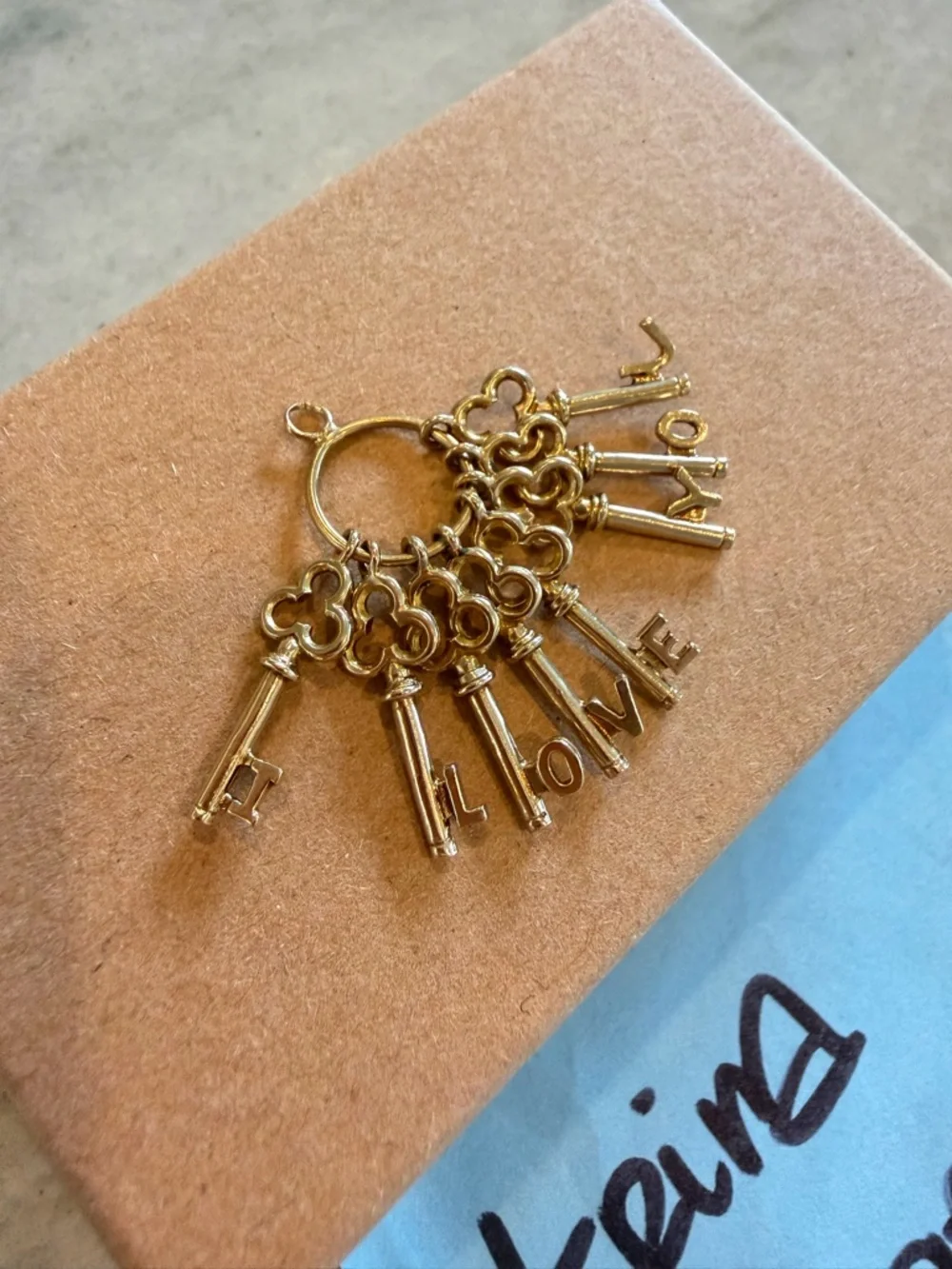 Vintage 9ct gold Charm Pendant "I LOVE YOU” keys - Picture 3 of 4